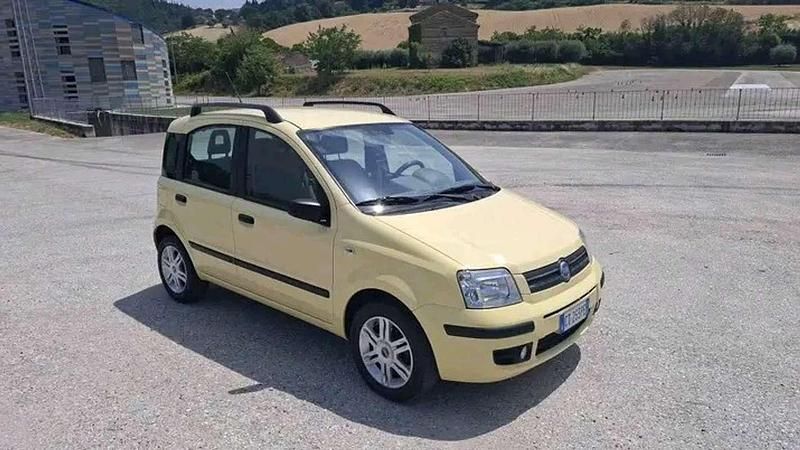 Giallo Usata 2005 Fiat Panda Emotion Utilitaria | 2500 € (Super prezzo) - Immagine 1/4