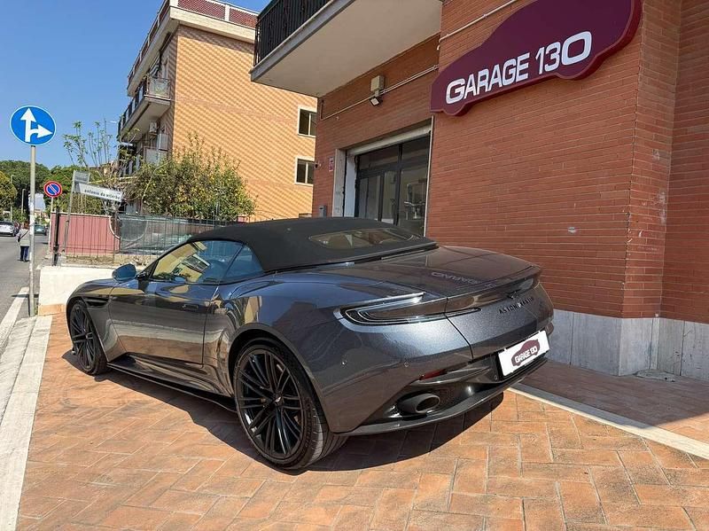 Usata Aston Martin DB12 680 CV (500 kW) 2025 Grigio scuro Cabrio