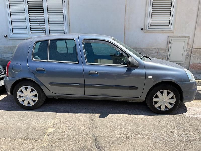 Usata Renault Clio II 75 CV (55 kW) 2009 Blu Utilitaria