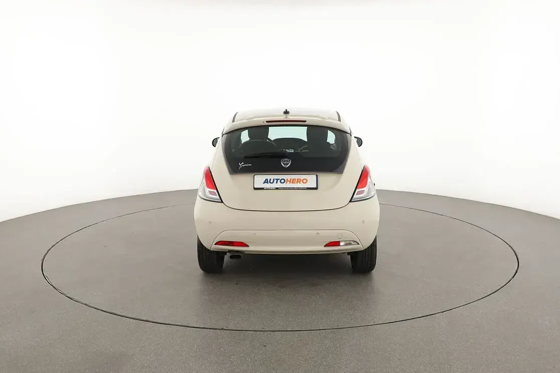 Usata Lancia Ypsilon Gold 70 CV (51 kW) 2015 Beige Utilitaria