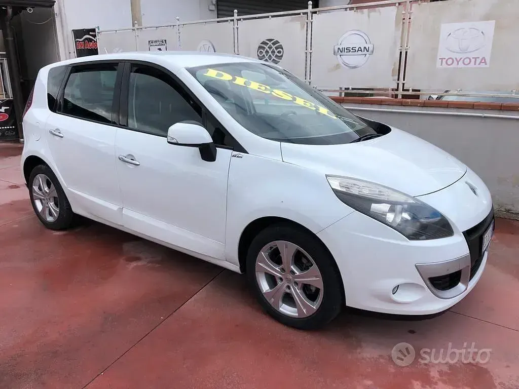 Usata Renault Scenic E-Tech 110 CV (80 kW) 2010 Bianco Monovolume