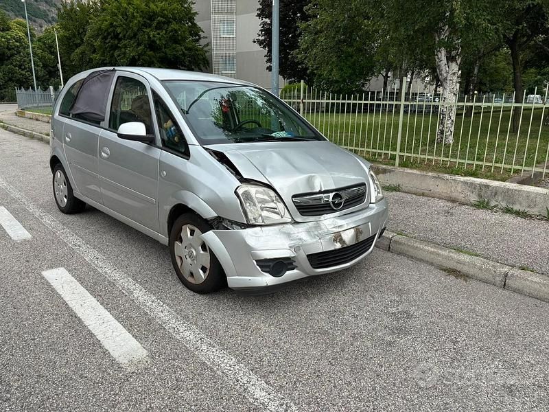 Grigio Usata 2006 Opel Meriva Monovolume | 800 € (Super prezzo) - Immagine 1/1