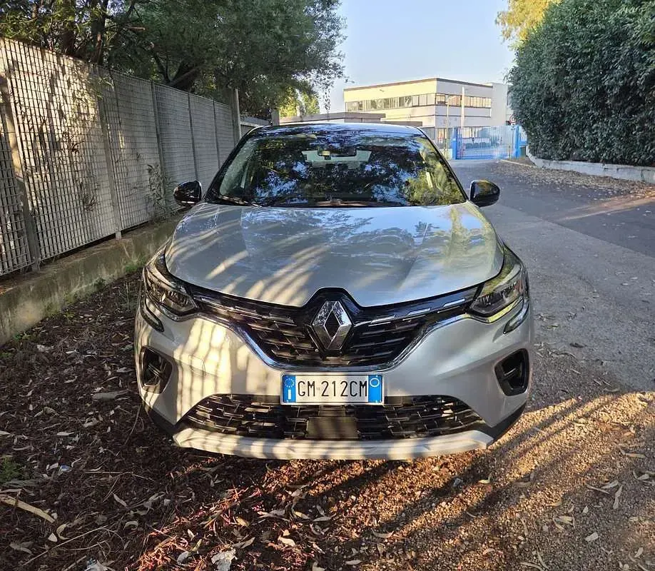 Usata Renault Captur Techno 101 CV (74 kW) 2023 Grigio SUV