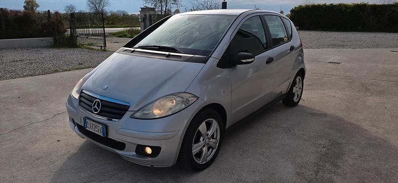 Grigio Usata 2007 Mercedes A150 Classic Tre volumi | 2800 € (Buon prezzo) - Immagine 1/4