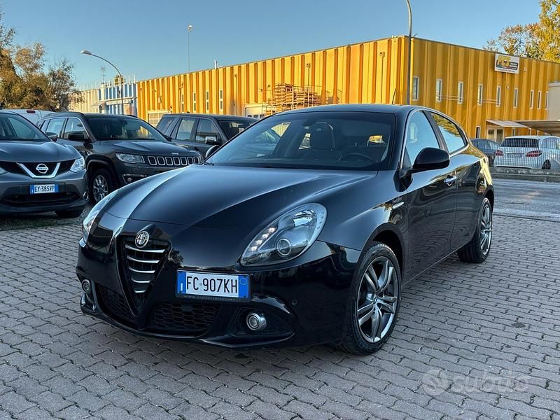 Nero Usata 2016 Alfa Romeo Giulietta Super Due volumi | 7200 € (Buon prezzo) - Immagine 1/4