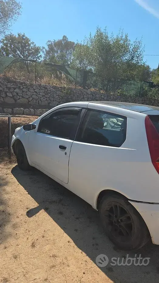 Usata Fiat Punto 60 CV (44 kW) 2002 Bianco Utilitaria