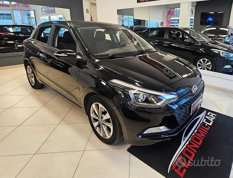 Usata Hyundai i20 Comfort 90 CV (66 kW) 2015 Nero Berlina