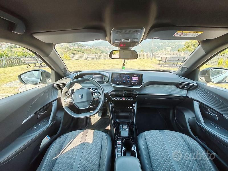 Usata Peugeot 2008 Allure 131 CV (96 kW) 2023 SUV
