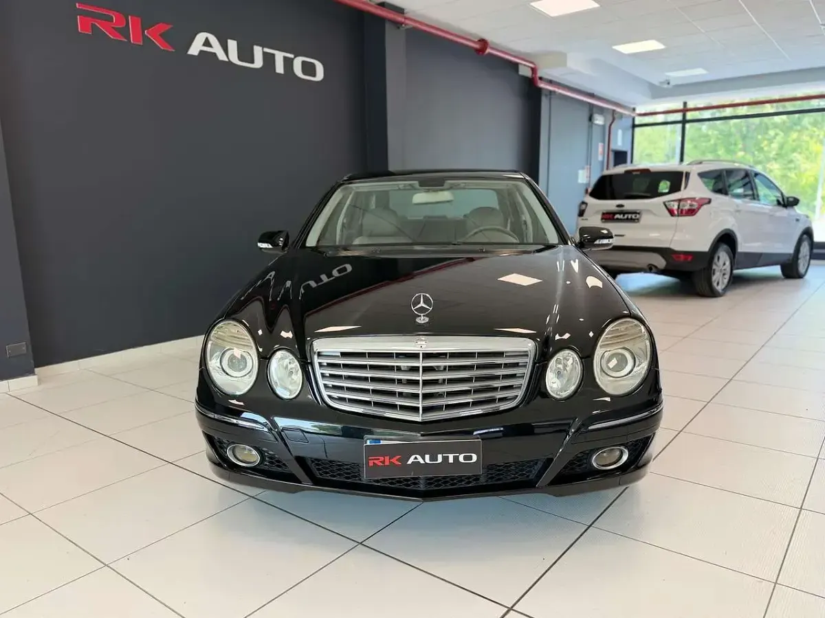 Usata Mercedes E320 Elegance 224 CV (164 kW) 2008 Nero Berlina