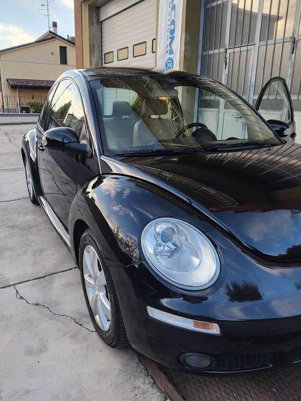 Usata VW New Beetle 105 CV (77 kW) 2007 Utilitaria