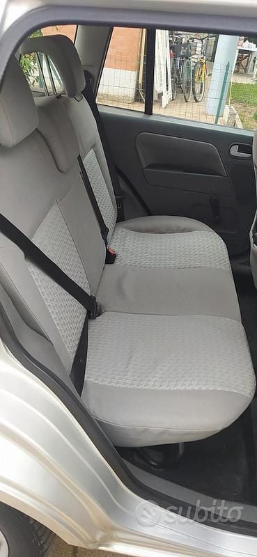 Usata Ford Fusion 68 CV (50 kW) 2003 Grigio Berlina