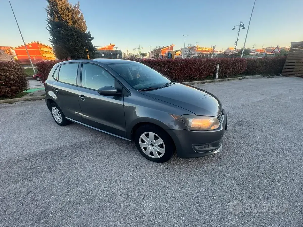 Usata VW Polo 60 CV (44 kW) 2013 Grigio Utilitaria