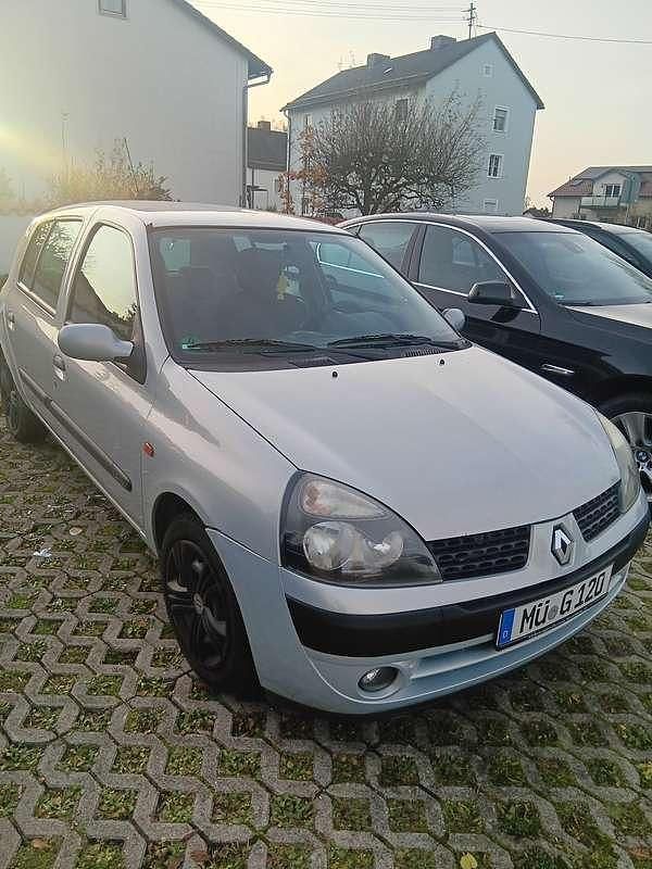 Argento Usata 2002 Renault Clio II Privilege Tre volumi | 900 € (Ottimo prezzo) - Immagine 1/4
