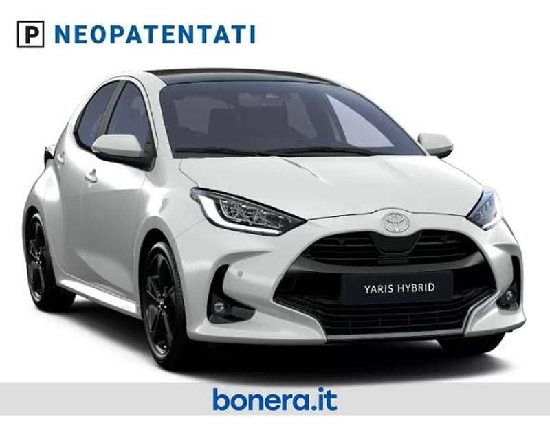 Nuova Toyota Yaris Hybrid Premium 131 CV (96 kW) 2026 Platinum pearl white Berlina
