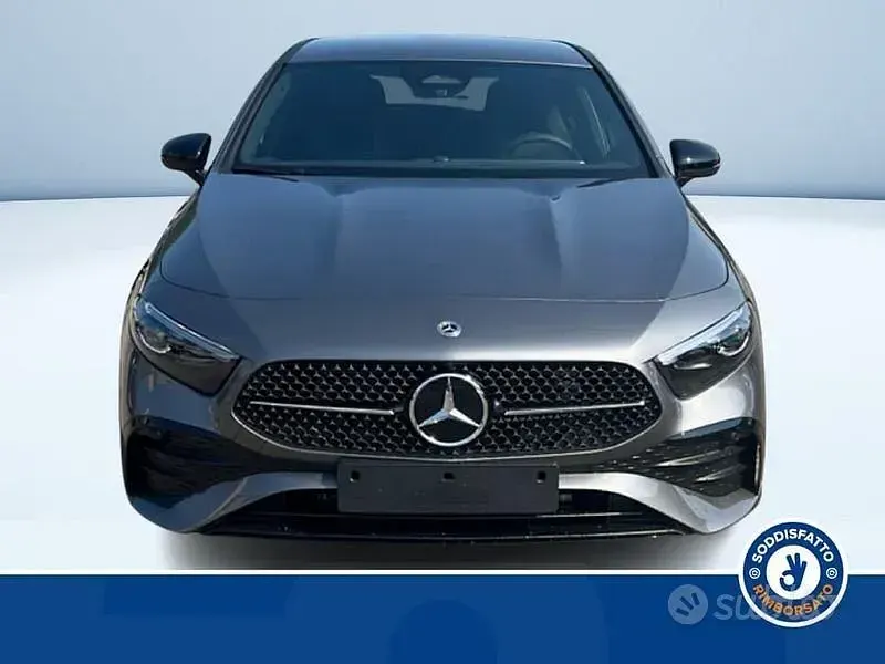 Nuova Mercedes A180 AMG 116 CV (85 kW) 2026 Grigio Berlina