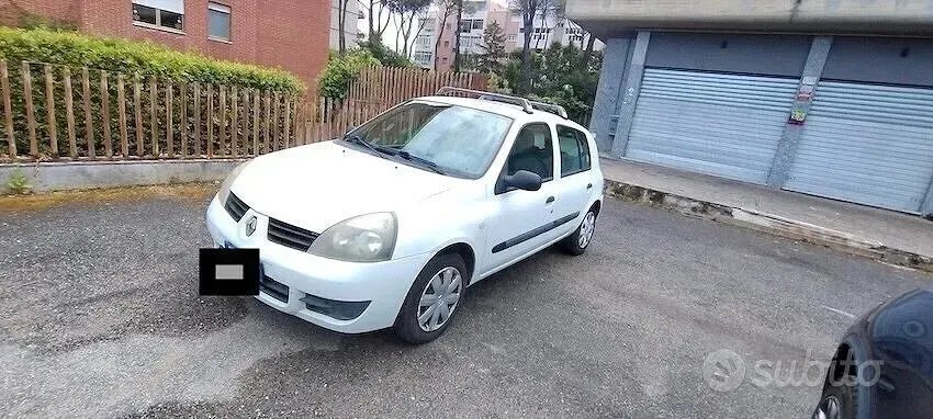 Usata Renault Clio II 58 CV (42 kW) 2008 Bianco Utilitaria