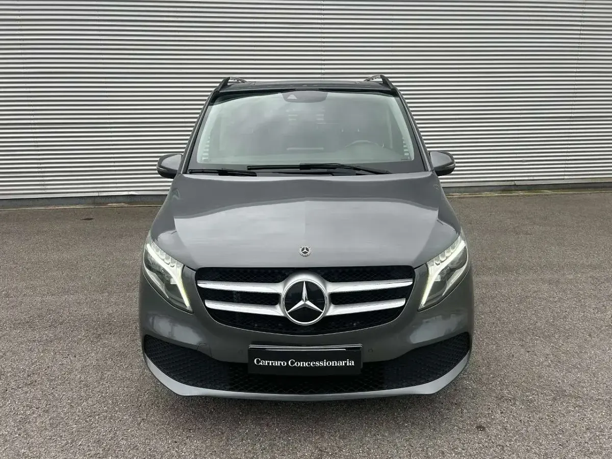 Usata Mercedes V250 190 CV (139 kW) 2021 Grigio metallizzato Monovolume