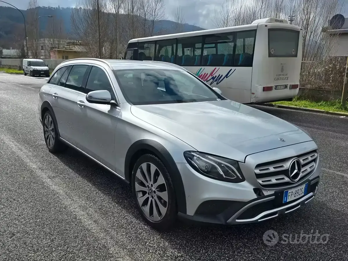 Usata Mercedes E220 Premium Plus 194 CV (142 kW) 2018 Grigio Station wagon