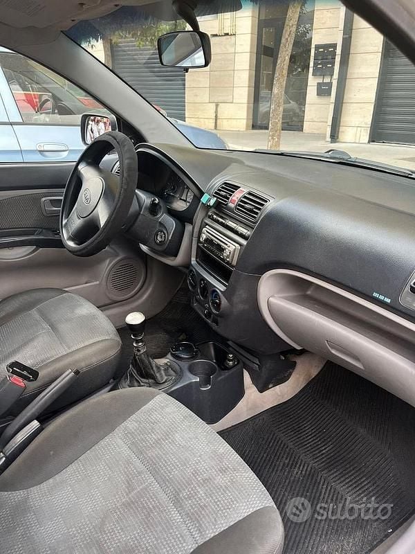 Usata Kia Picanto 75 CV (55 kW) 2005 Utilitaria