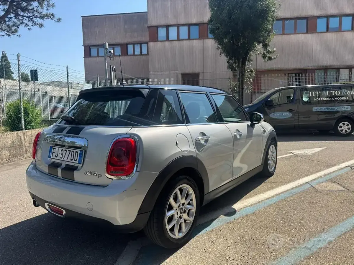 Usata Mini Cooper D Hype 116 CV (85 kW) 2017 Grigio metallizzato Utilitaria