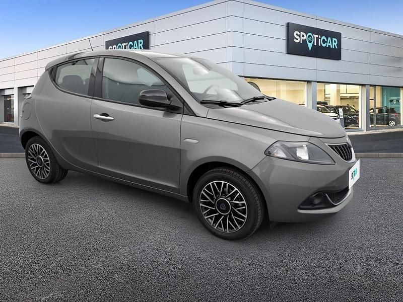 Usata Lancia Ypsilon 69 CV (50 kW) 2024 Grigio Utilitaria