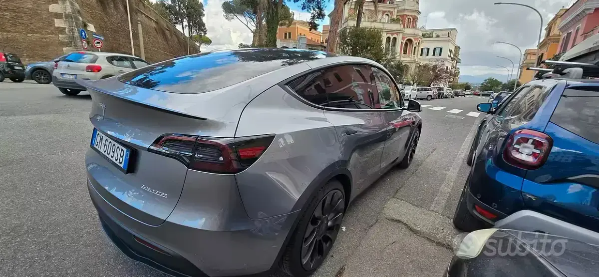 Usata Tesla Model Y Performance 185 kW (252 CV) 2023 Grigio SUV