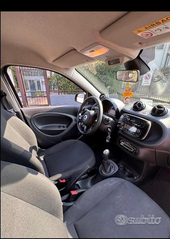 Begagnad Smart ForFour 61 HK (44 kW) 2019 Svart Halvkombi