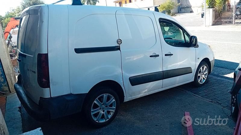Usata Peugeot Partner 98 CV (72 kW) 2012 Bianco Monovolume