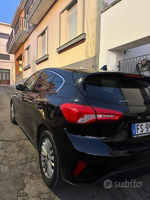 Usata Ford Focus 120 CV (88 kW) 2018 Nero Berlina