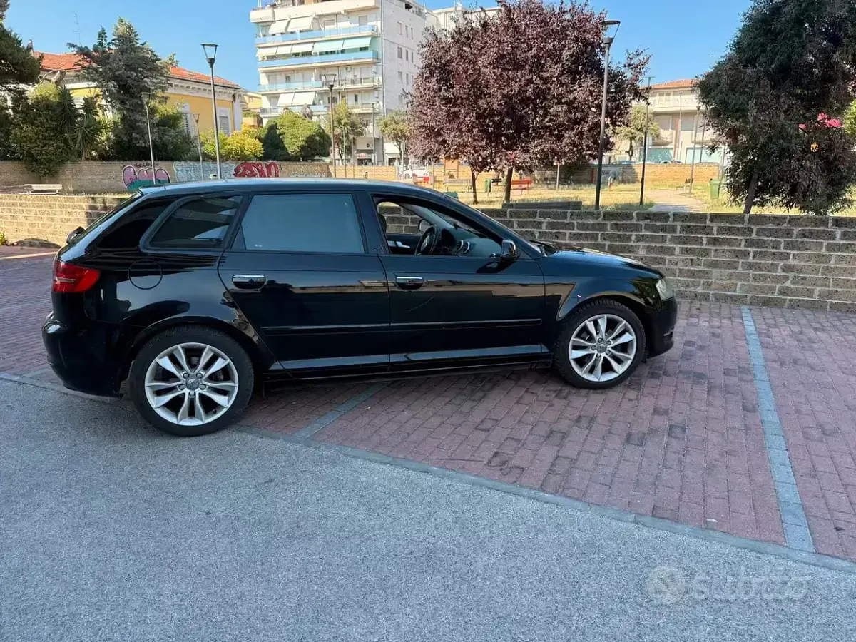 Usata Audi A3 105 CV (77 kW) 2011 Nero Utilitaria