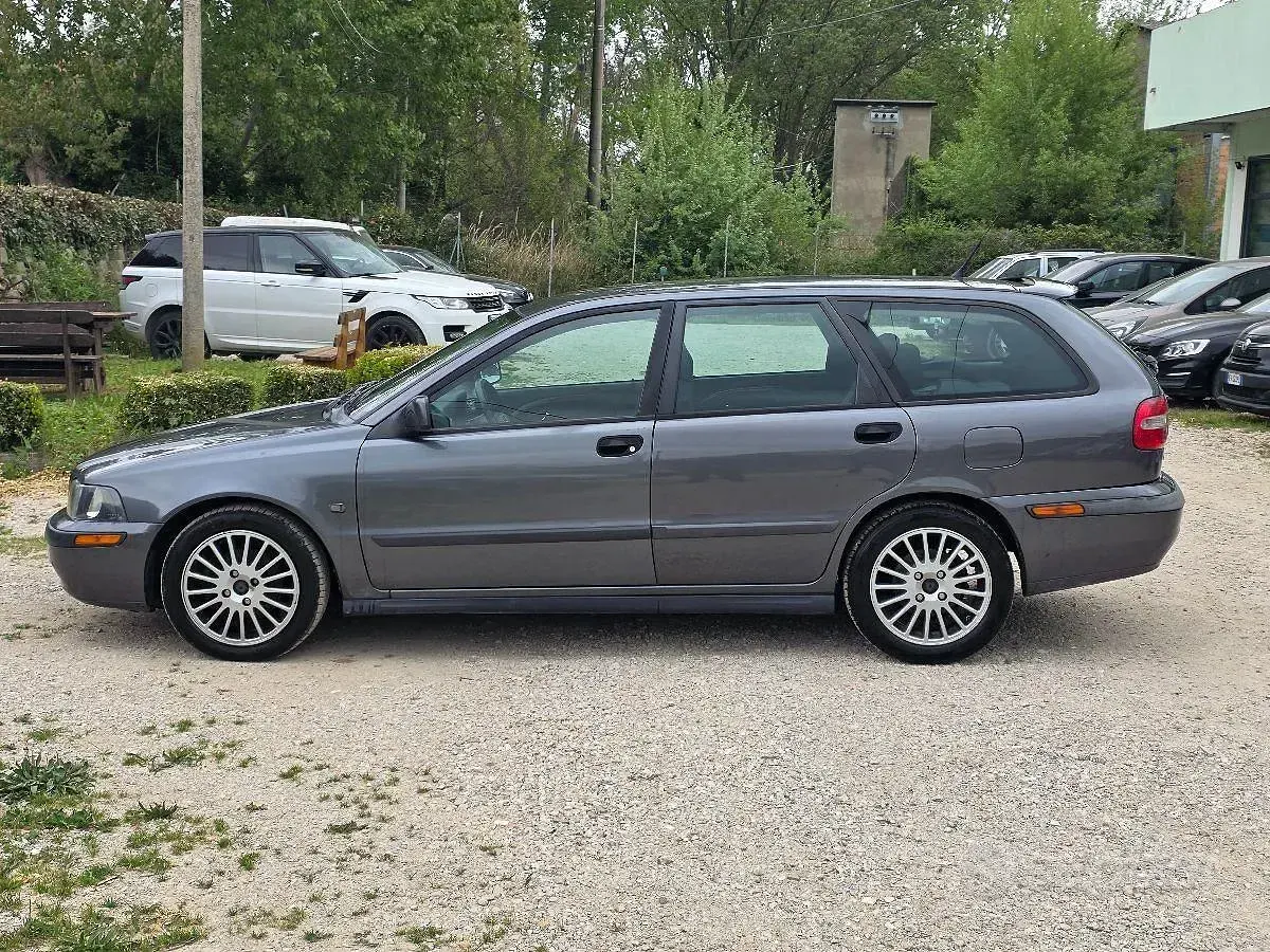 Usata Volvo V40 102 CV (75 kW) 2003 Bianco Station wagon