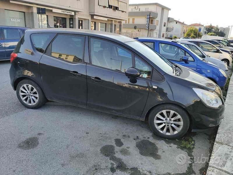 Usata Opel Meriva 120 CV (88 kW) 2013 Nero Monovolume