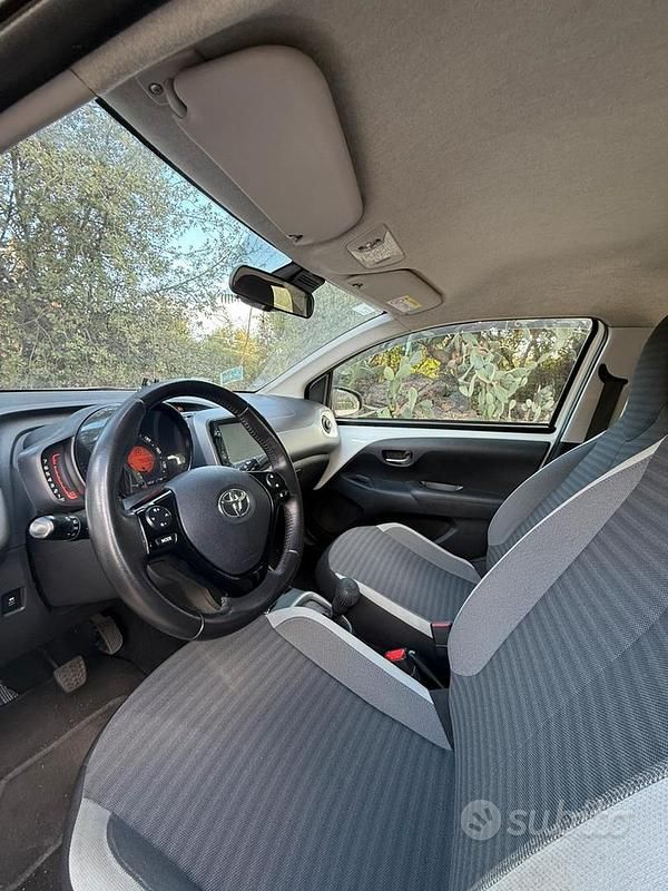 Usata Toyota Aygo X Cool 72 CV (52 kW) 2018 Bianco SUV