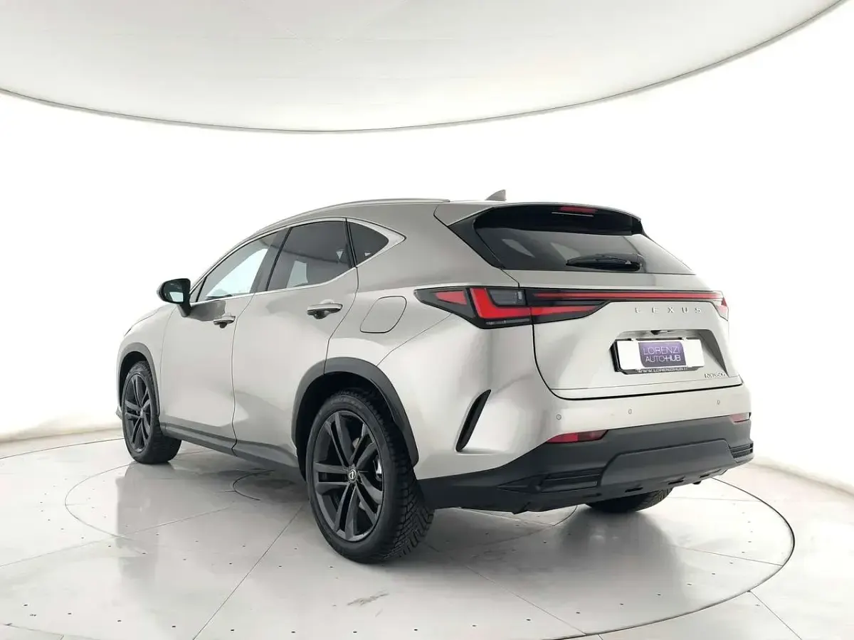 Usata Lexus NX350h 190 CV (139 kW) 2025 Grigio metallizzato SUV
