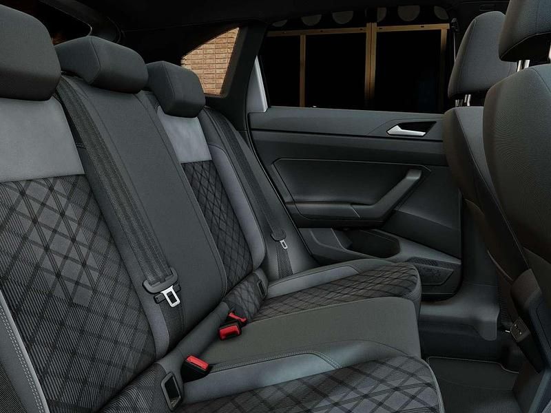 Nuova VW Taigo R-line Plus 116 CV (85 kW) 2026 Reflex silver metallizzato ner SUV