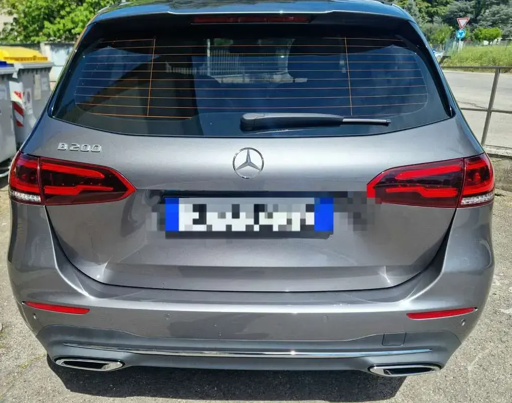 Usata Mercedes B200 163 CV (119 kW) 2020 Nero Utilitaria