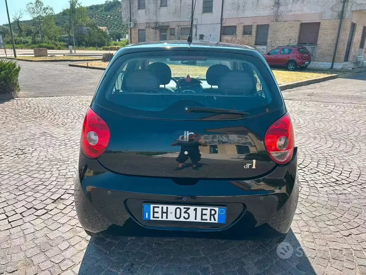 Usata DR DR1 68 CV (50 kW) 2012 Nero Utilitaria