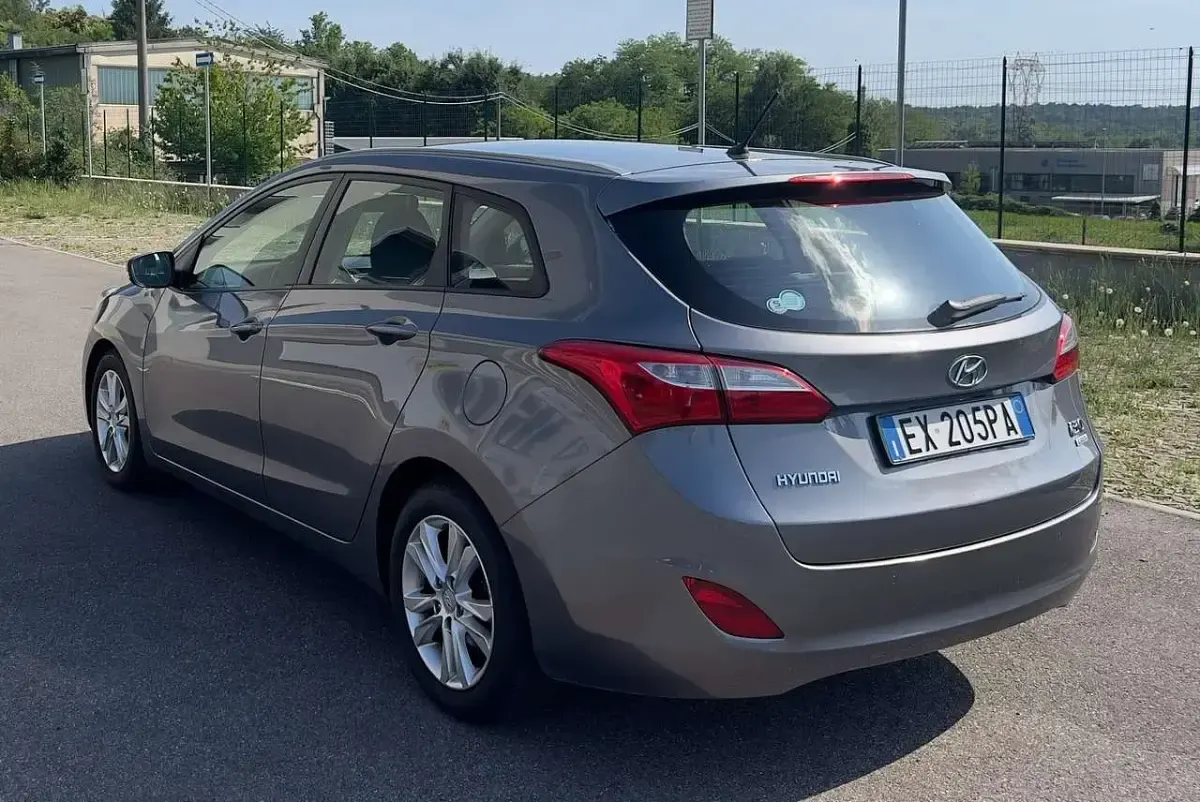 Usata Hyundai i30 Classic 110 CV (80 kW) 2014 Grigio Station wagon