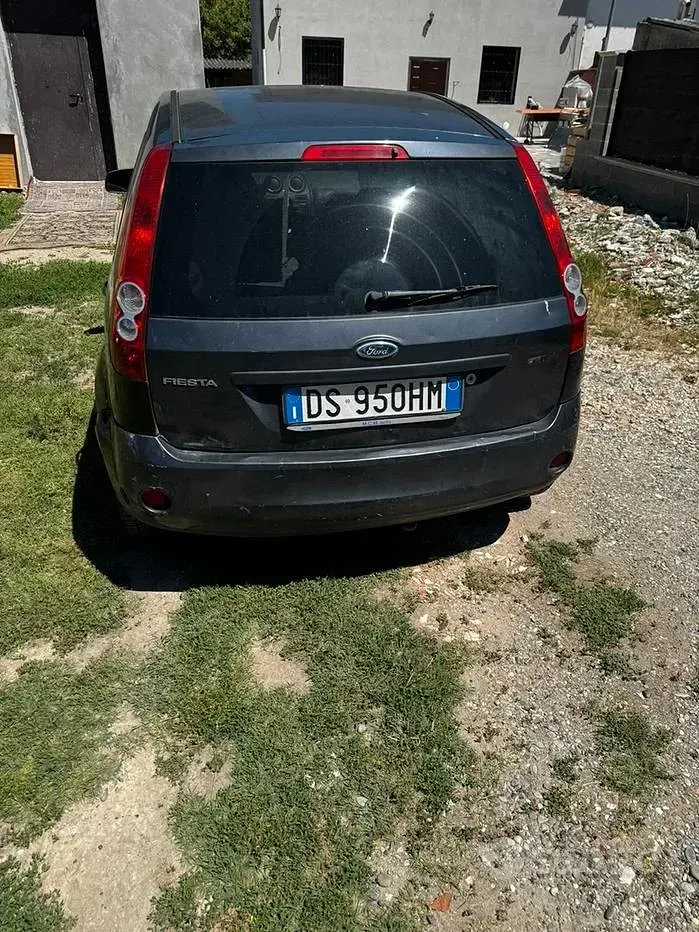Usata Ford Fiesta 75 CV (55 kW) 2008 Grigio Utilitaria