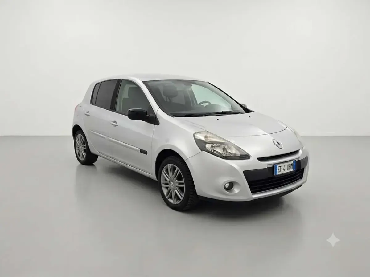 Usata Renault Clio II Luxe 101 CV (74 kW) 2010 Grigio Berlina