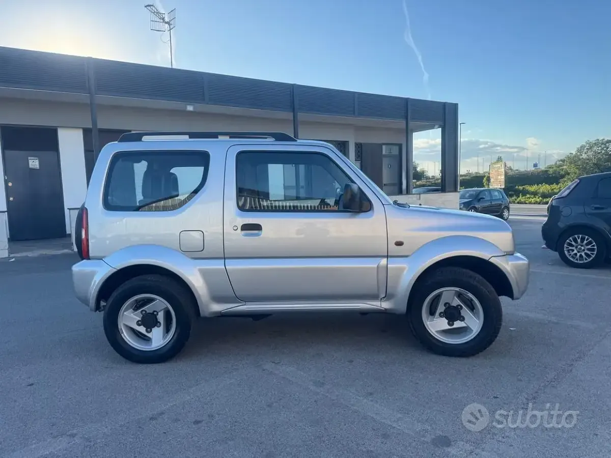 Usata Suzuki Jimny 82 CV (60 kW) 2003 Grigio SUV