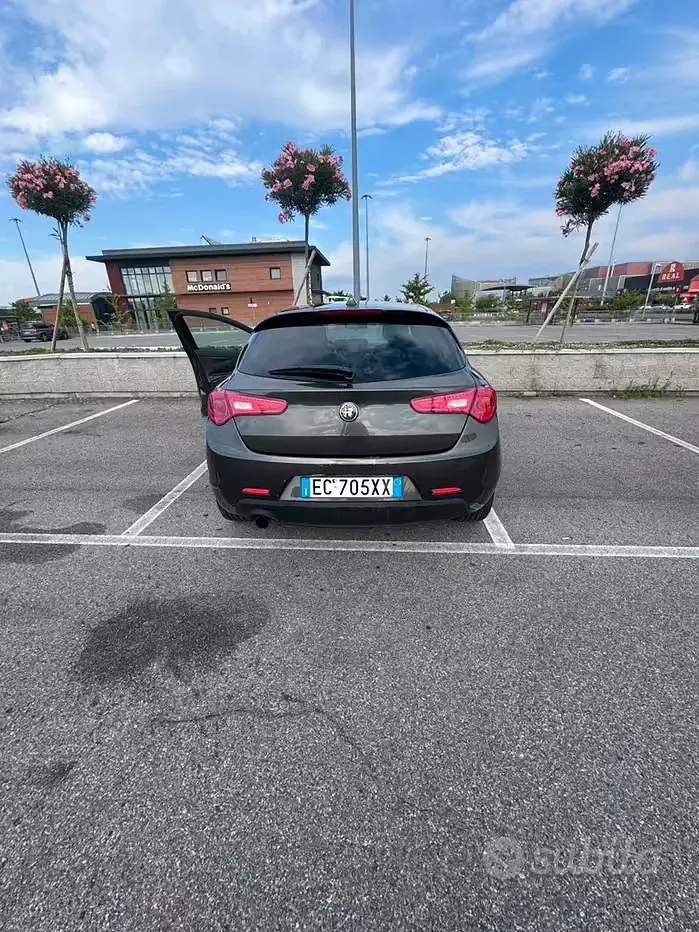 Usata Alfa Romeo Giulietta 170 CV (125 kW) 2010 Grigio Utilitaria