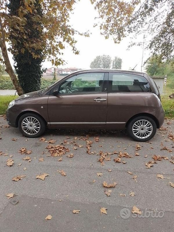Usata Lancia Ypsilon 60 CV (44 kW) 2008 Marrone Utilitaria