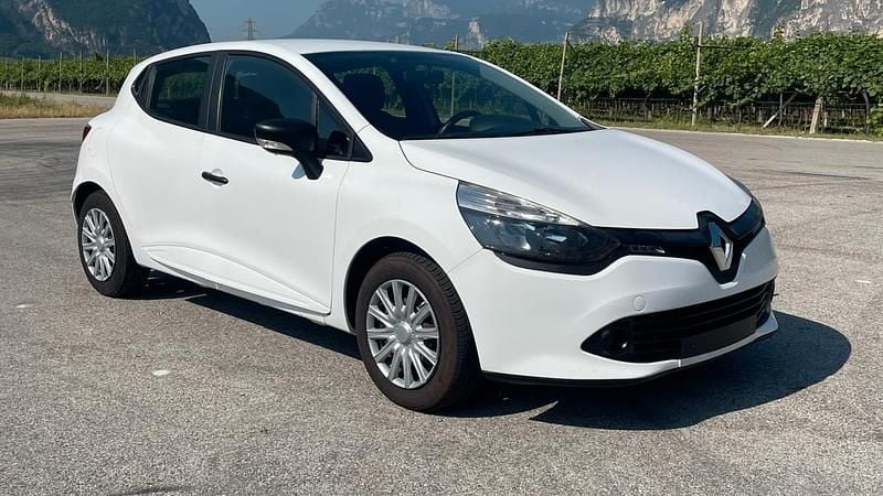 Second-hand Renault Clio IV 73 CP (53 kW) 2016 Alb Berlinǎ