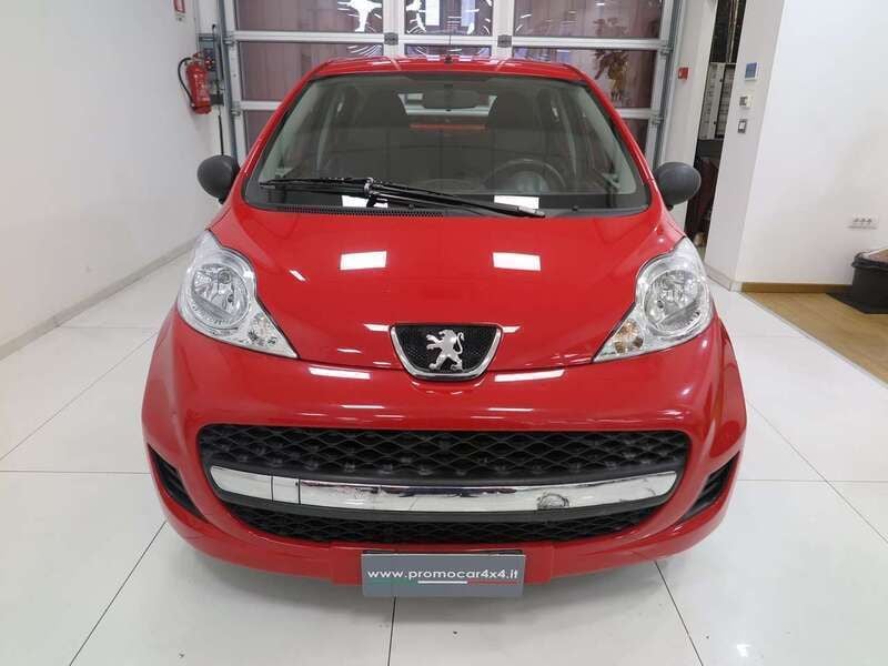Usata Peugeot 107 Allure 68 CV (50 kW) 2009 Rosso Utilitaria