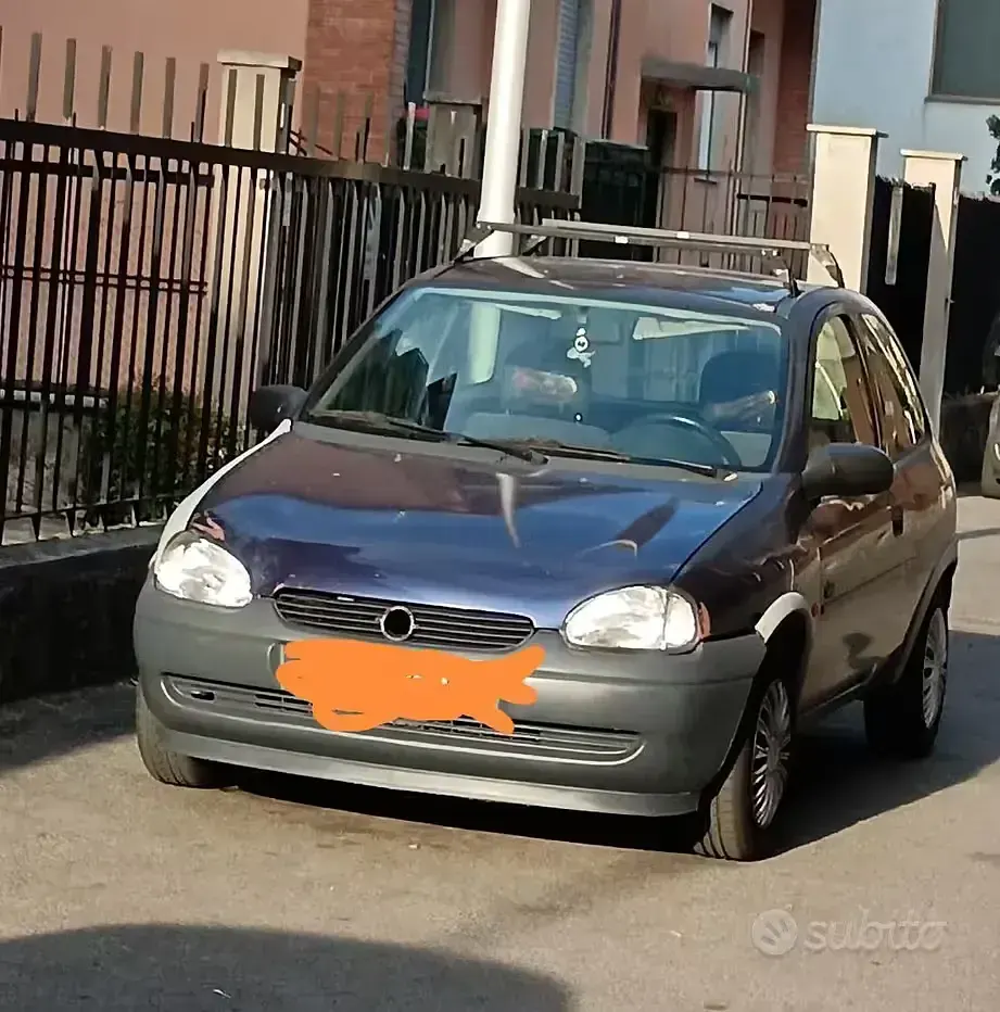 Usata Opel Corsa 45 CV (33 kW) 1998 Bluazzurro Utilitaria