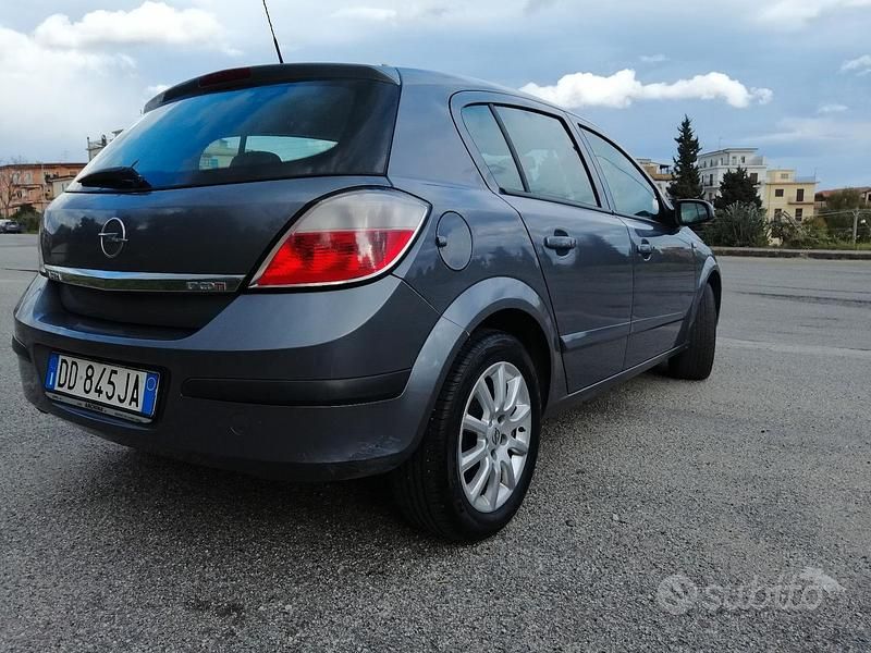 Usata Opel Astra Club 101 CV (74 kW) 2006 Berlina
