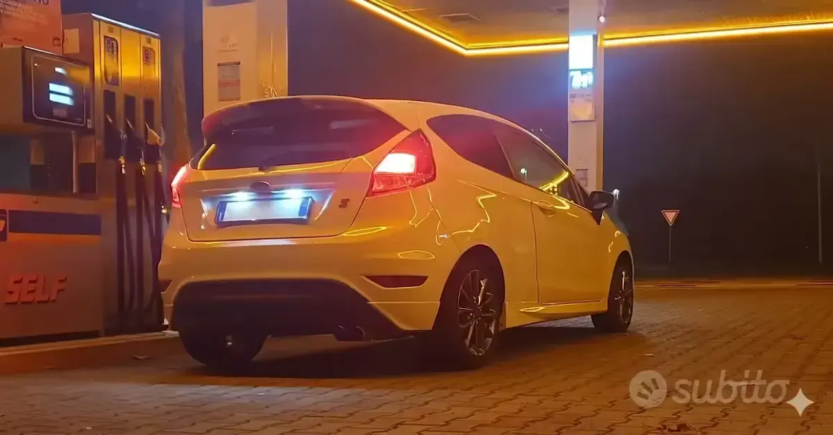 Usata Ford Fiesta ST-Line 101 CV (74 kW) 2017 Bianco Utilitaria