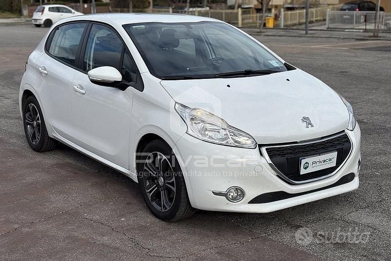 Usata Peugeot 208 Active 81 CV (59 kW) 2014 Bianco Utilitaria