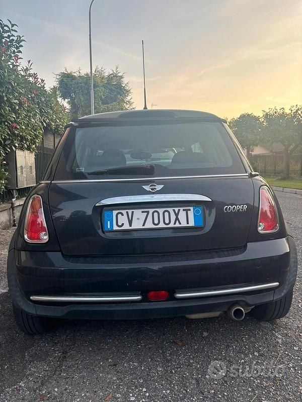 Usata Mini Cooper 116 CV (85 kW) 2005 Nero Utilitaria